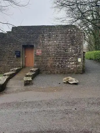 Lamphey Bishops Palace / Llys yr Esgob Llandyfái