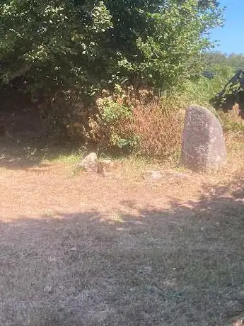Menhir et meule