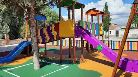 Photo de RESTAUPARK S.L. - Parques Infantiles y Mobiliario Urbano