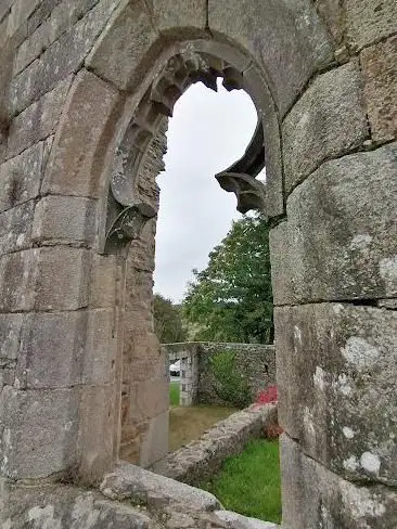 Ruines eglise de Beuzit Conogan