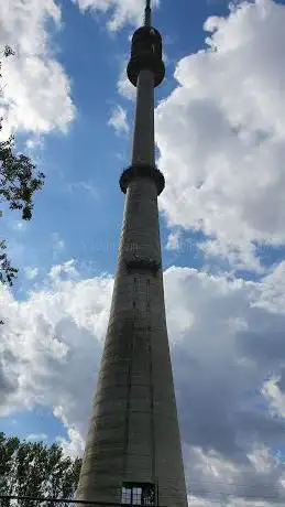 Photo de Sint-Pieters-Leeuw Tower