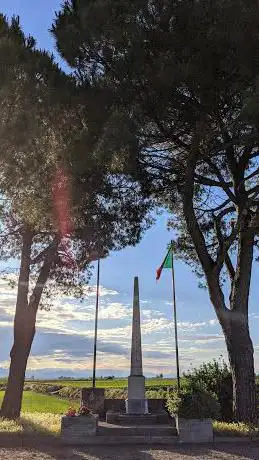 Photo de Monumento alla Resistenza e Croci dei 7 Martiri di Casalino