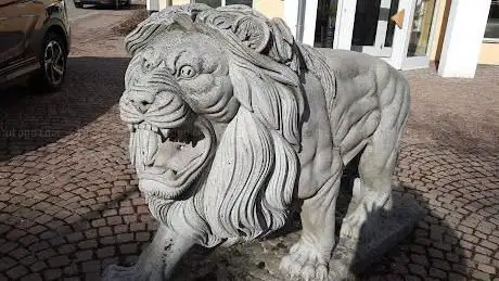 Löwenstatue