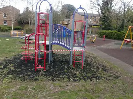 Photo de Tenby Cl Cherry Hinton playground