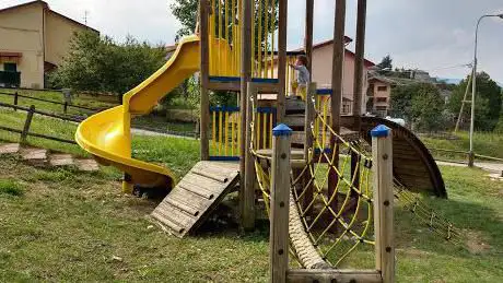 Photo de Parco giochi attrezzato pubblico