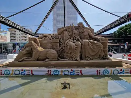 Photo de Monumento ad Andrea Bafile