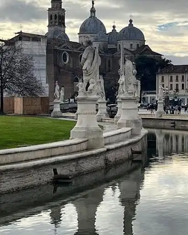 Photo de Statua di Papa Paolo II