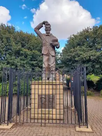Photo de Stan Laurel Statue Dockwray Square