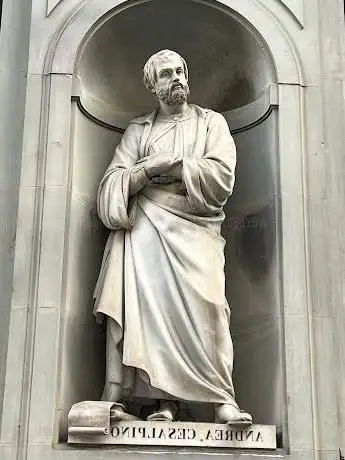 Statua di Andrea Cesalpino