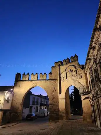 Photo de Puerta de Jaén y Arco de Villalar