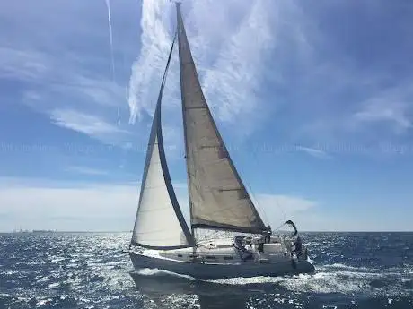 Photo de Sailing Tours Barcelona