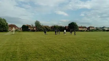 Photo de Queens Drive Football Pitches