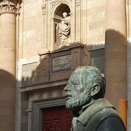 Photo de Monumento al Maestro Salinas