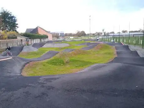 Pumptrack + Mini skatepark