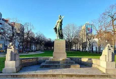 Monument au Pigeon-Soldat