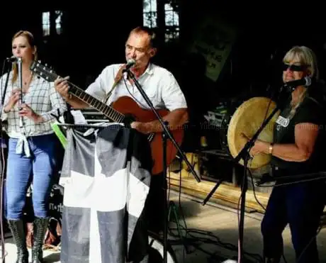 Black Velvet Irish music band official