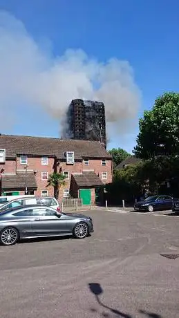 Photo de Grenfell Tower Memorial Wall