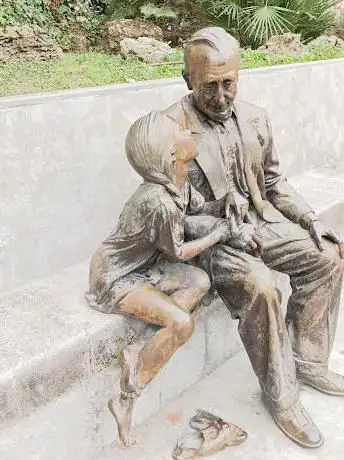 Escultura del Avi i Infant