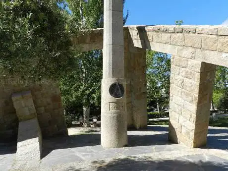 Photo de Monumento a Enrique Tierno Galván
