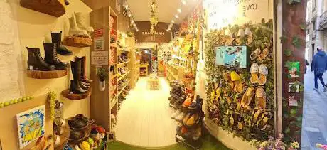 Photo de Handmade Avarcas and Espadrilles