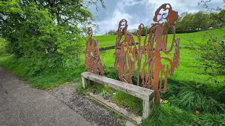 Bench with metal silhouettes