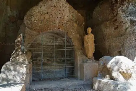Photo de Tomba dei Demoni Alati