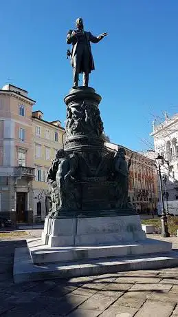 Photo de Statue d'Italo Svevo