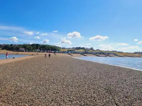 Photo de Shallow water & beach walk - known as 