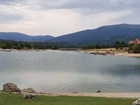 Photo de Playa del embalse del pontón