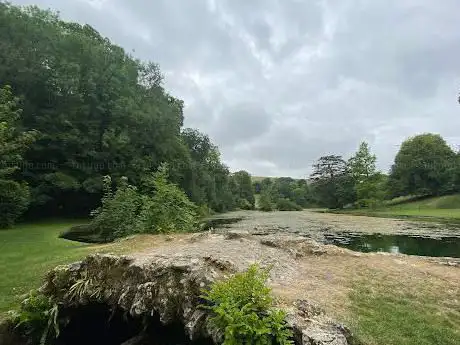 Photo de Littlebredy Lake & Waterfall