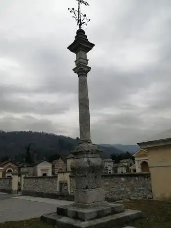 Cimitero comunale di Albese con Cassano