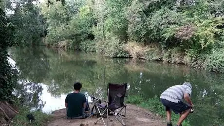Photo de Bench on the river