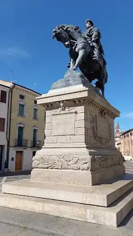 Photo de Monumento Equestre di Giuseppe Garibaldi