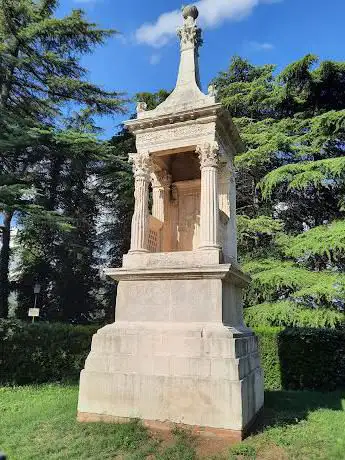 Photo de Mausoleo di Obulacco