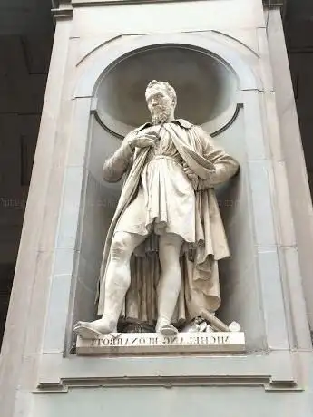 Photo de Statua di Francesco Petrarca