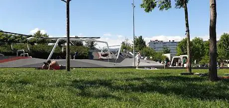 Photo de Place de jeux du parc des Gustave & Leonard Hentch