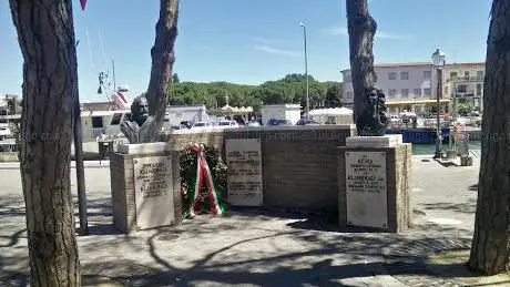 Photo de Monumento ad Anita e Giuseppe Garibaldi