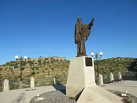 Photo de Statua di San Corrado