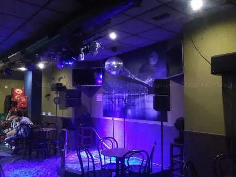 Photo de The Queen Pub Karaoke