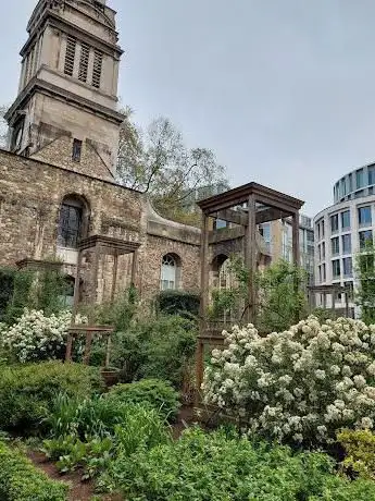 Photo de Christchurch Greyfriars Churchyard