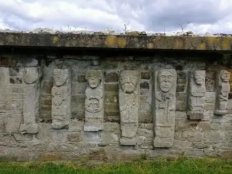 Photo de White Island Stone Figures (State Care Monument)
