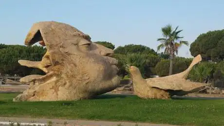 Monumento A La Paloma