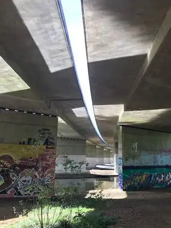 Photo de Graffiti Street Art Under Dual Carriageway