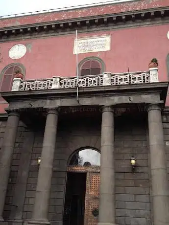 Photo de Ex Stazione Inferiore della Seggiovia e Funicolare del Vesuvio