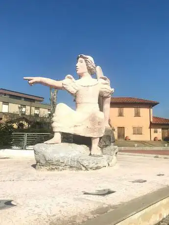 Fontana con sculture di Salvatore Fiume