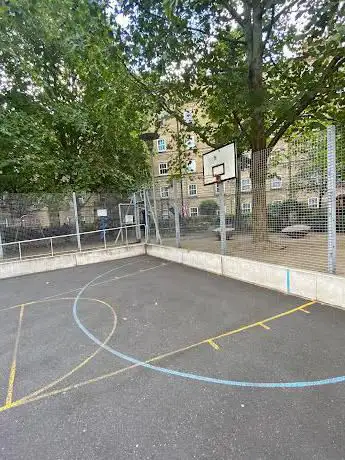 Photo de Basketball Ground