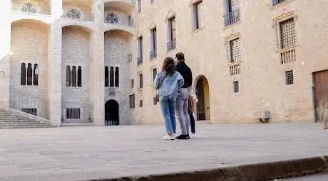 Photo de VisitEscape Barcelona - Ruta por el Barrio Gótico con un Misterio y Escape Room al Aire Libre