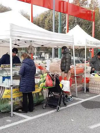 Photo de Mercato Agricolo dei Navigli