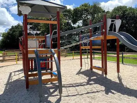 Photo de Aire de jeux du Lac de Bourg Blanc