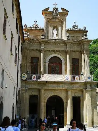 Photo de Portale in Pietra del Santuario